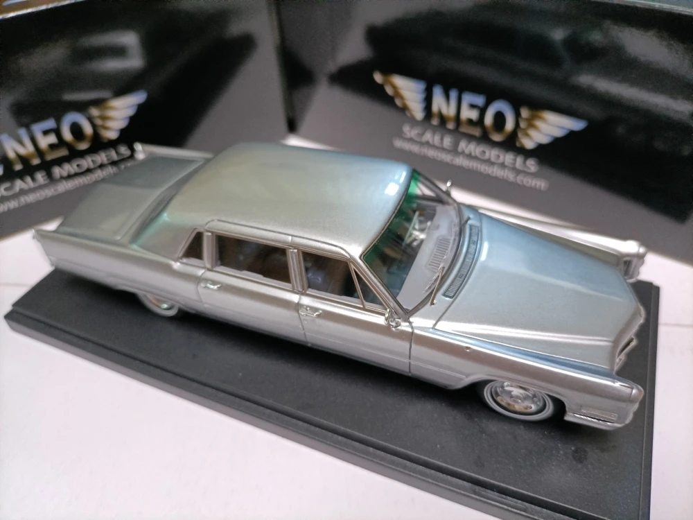 Neo 1:43 Scale Resin Fleetwood 75 1966 Luxury Sedan Toys Cars Model Classics Adult Collection Souvenir Gifts Static Display