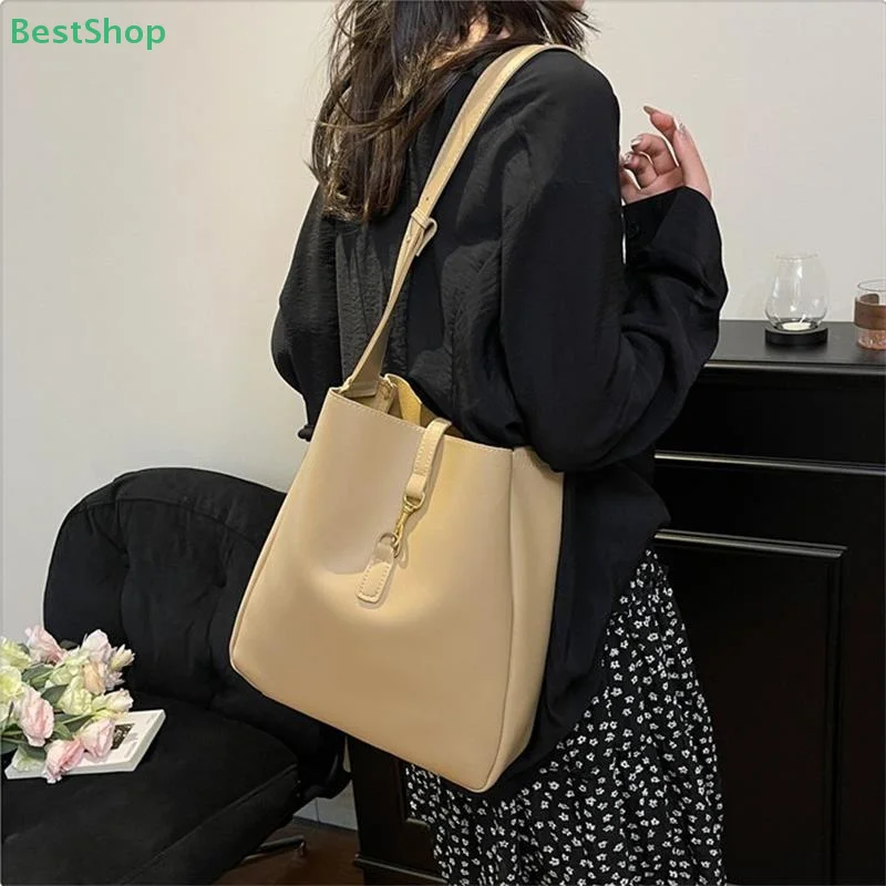 ★ ★ ★ حقيبة كتف جلدية ناعمة، حقيبة كتف عصرية بسيطة للركاب، حقيبة دلو كروس ذات سعة كبيرة للنساء