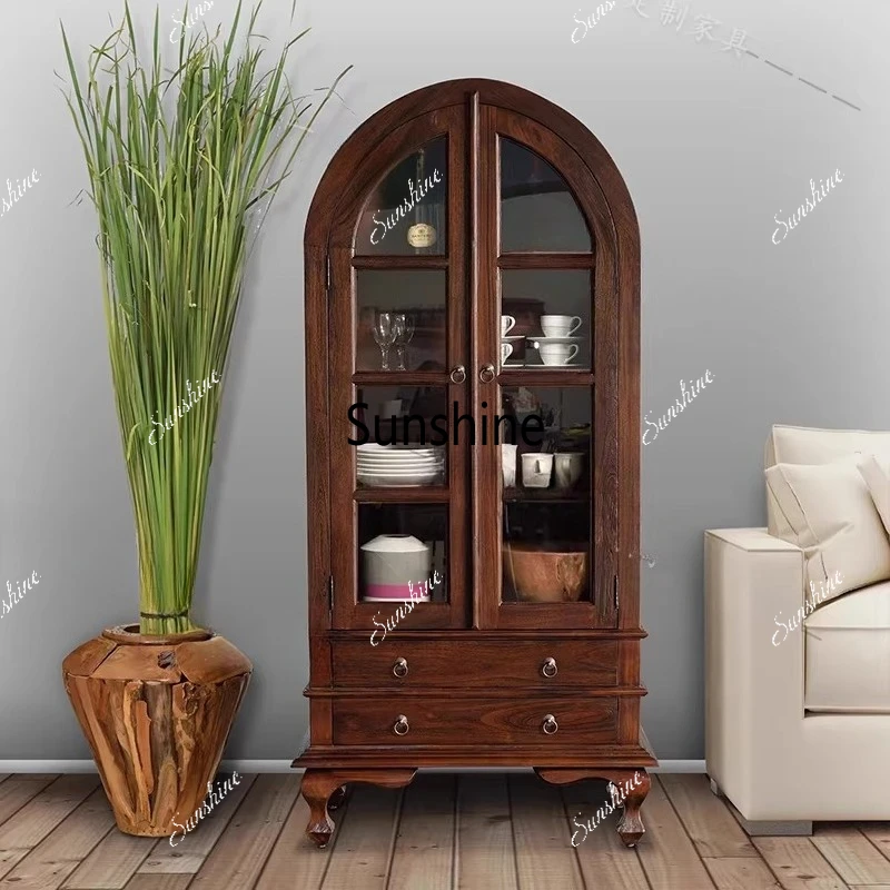 

Американский книжный шкаф из массива дерева в стиле лайт-люкс для гостиной виллы, с выдвижными ящиками, ретро-арочный декоративный шкаф