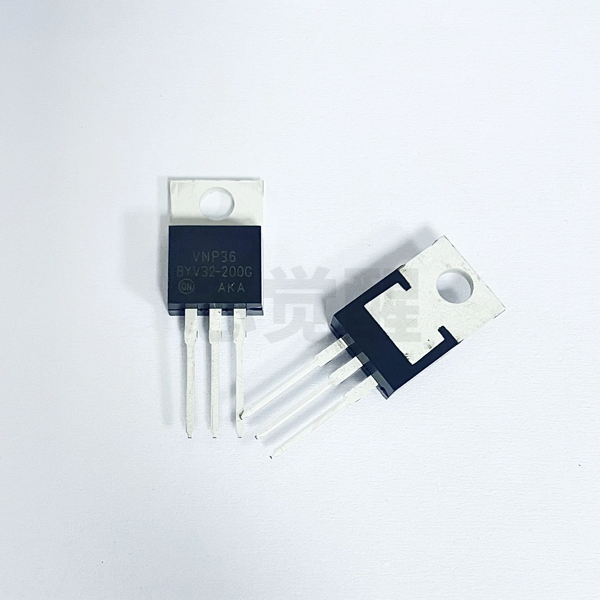 1Pcs Brand New Original Ultra Fast Recovery Diode BYV32-200G-E3/45 TO-220-3 Integrated Circuit