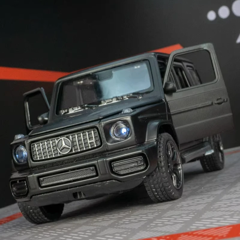 1:32 Benzs G63 G65 SUV Alloy Car Model Diecast Metal Off-road Vehicles Car Model Simulation Sound and Light Collection kids Gift