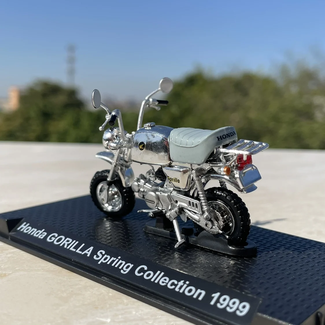 1:24 Scale Diecast Alloy GORILLA Spring Collection 1999 Toys Motorcycle Model Classics Adult Collectible Souvenir Gifts