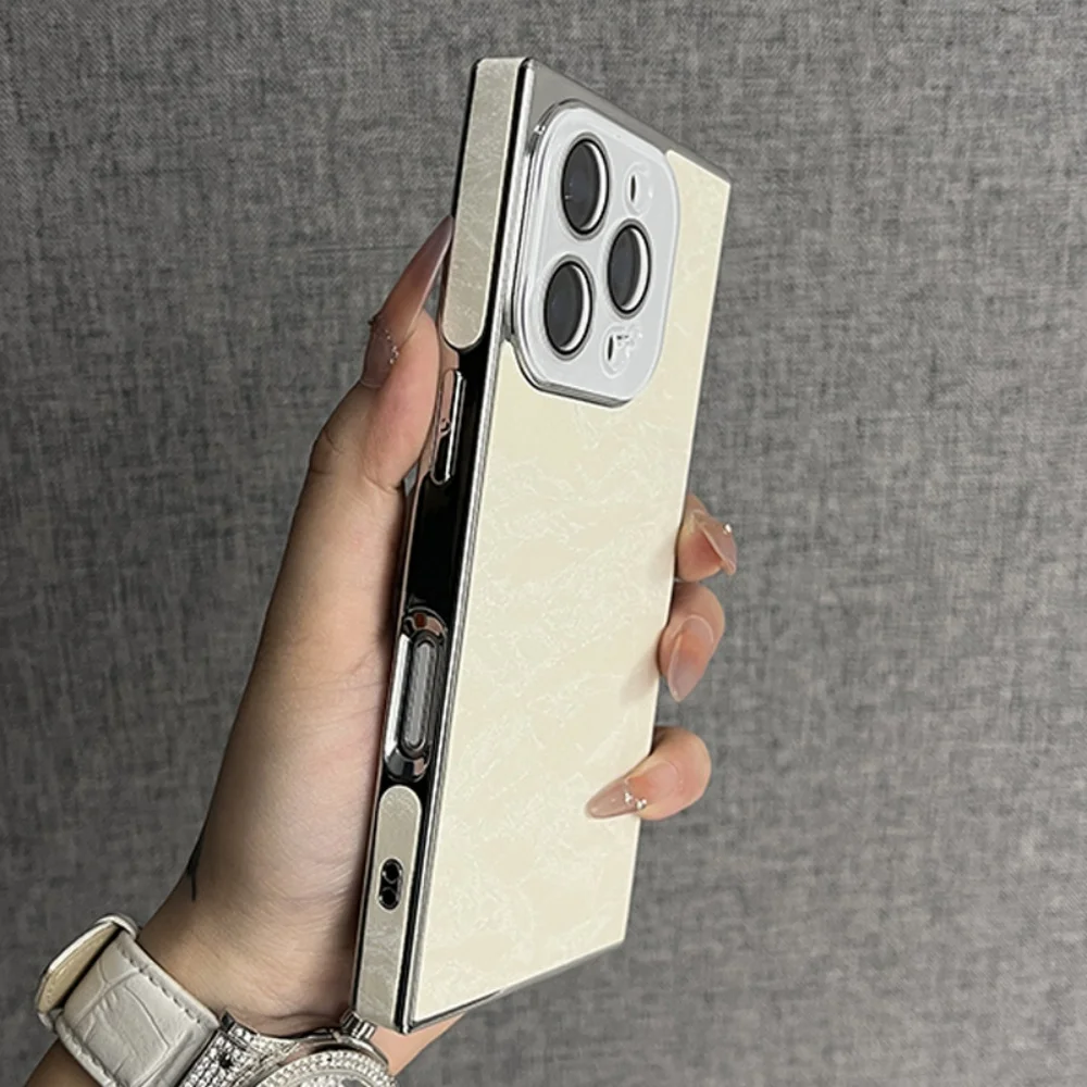 iPhone 16/15/14/13 Pro Max/16Pro用 オーロラ雪山柄ケース 高級感 シャイニーメッキ カメラレンズガラス保護 耐衝撃カバー