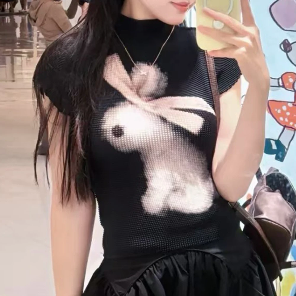 قميص نسائي صيفي ذو ثنيات على شكل أرنب أسود رائع وممتع بقصة ضيقة وأكمام قصيرة مرنة