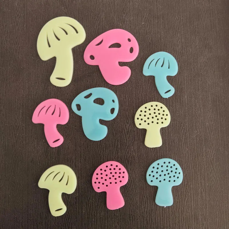 8pcs Luminous Mushroom Wall Stickers Lovely Plant Pattern Glow in the Night for The Room Ceiling Decoration Fluorescent Cartoon