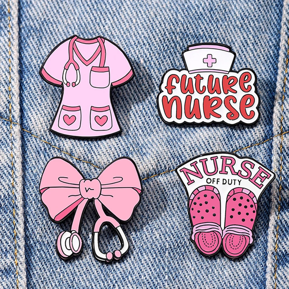 Broche de solapa de metal rosa con diseño de dibujos animados, para futuras enfermeras, con motivos de gorro de enfermera, pantuflas, lazo, estetoscopio y niña doctora, ideal como regalo de joyería