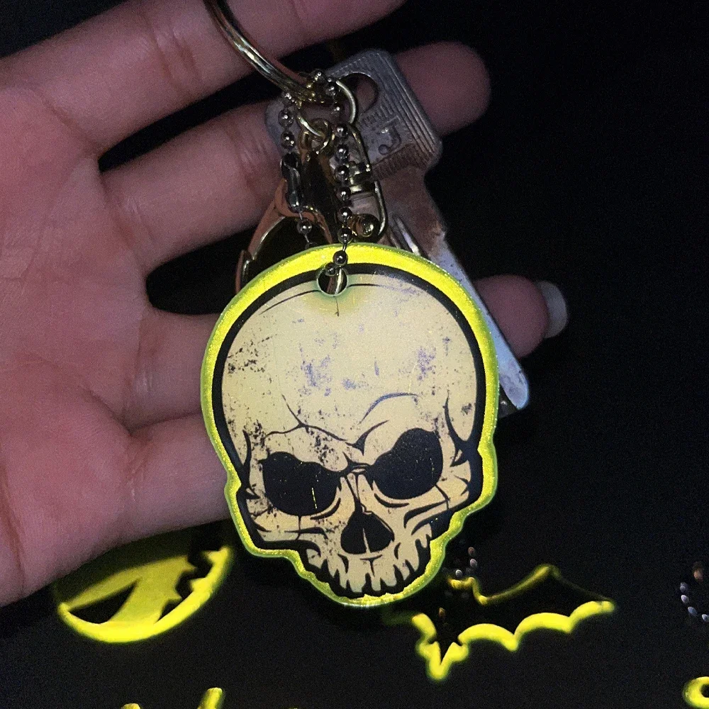 Funny Skull Reflective Pendant Creative Fashion Night Reflective Decoration Key Chain Backpack Accessory, Halloween Small Gift