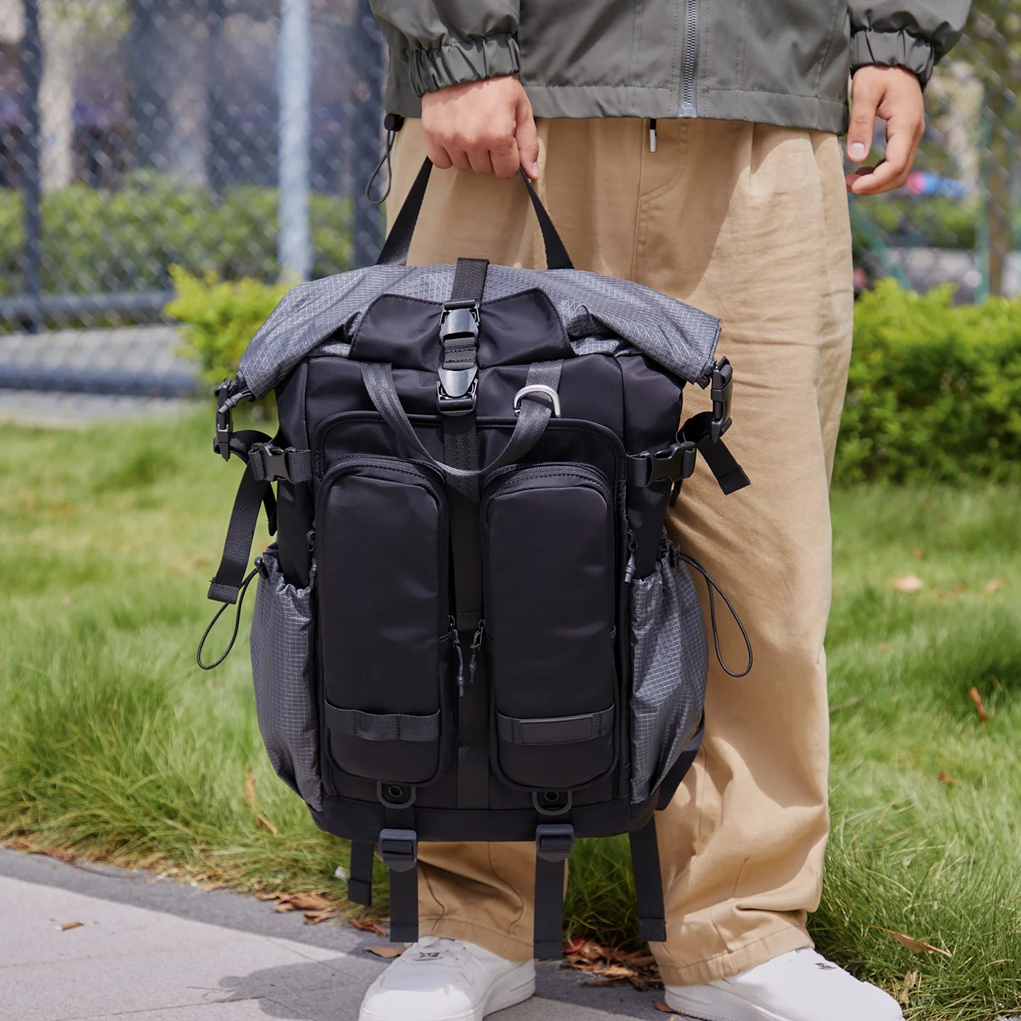 

Men's Outdoor Travel Bapa Waterproof Hiking Cuter Mountain Climbing Large Capaci Bookbag with Multiple Carents