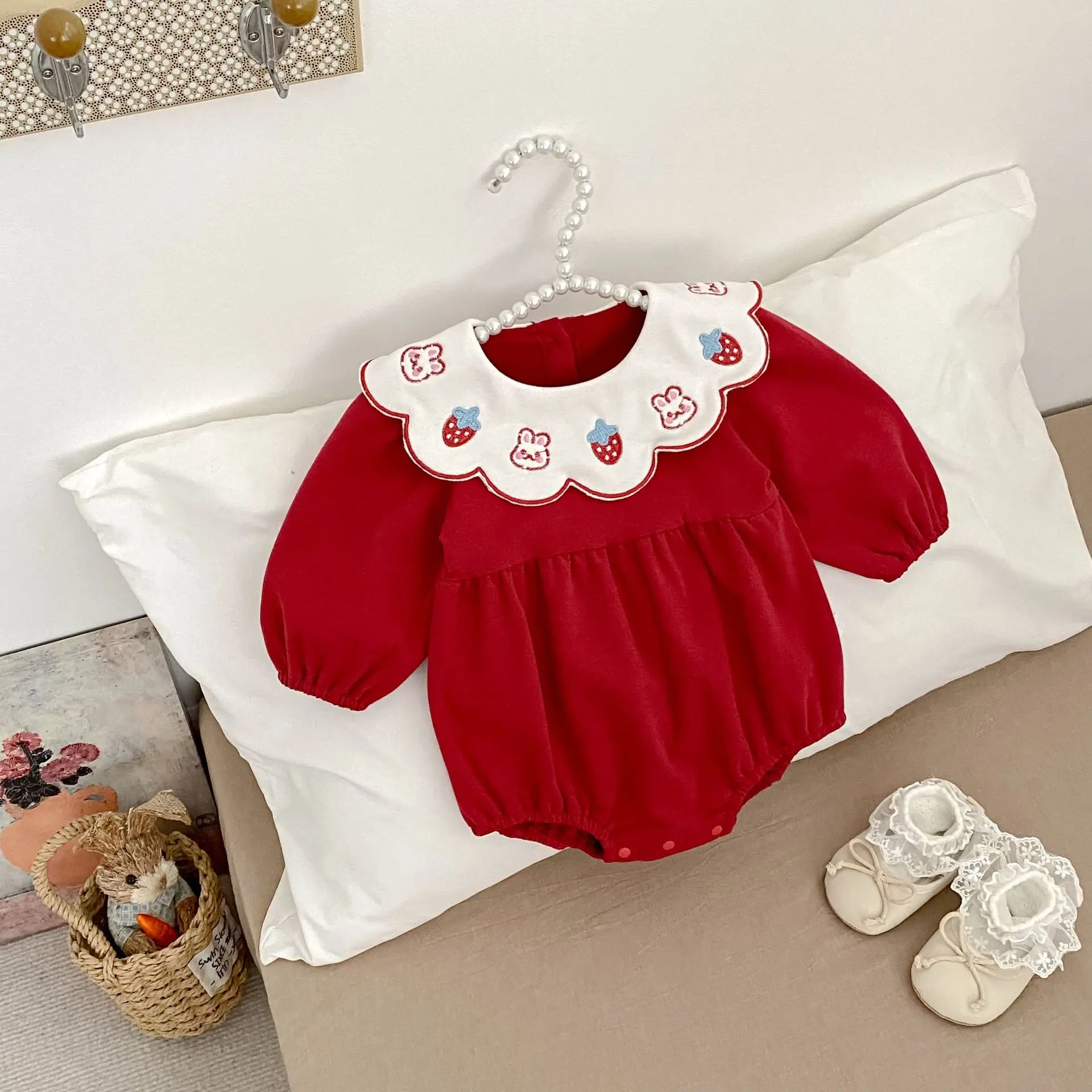 

2025 Autumn Baby Jumpsuit Cute Embroidered Collar Long Sleeve Fart Coat Female Baby One Month Hundred Days Romper Clothing