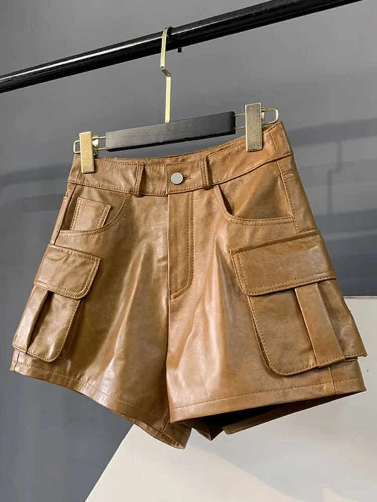 Pantaloncini dritti in vera pelle tinta unita per il tempo libero Pantaloni corti a vita alta femminili con bottoni in pelle cerata a olio di pelle di pecora