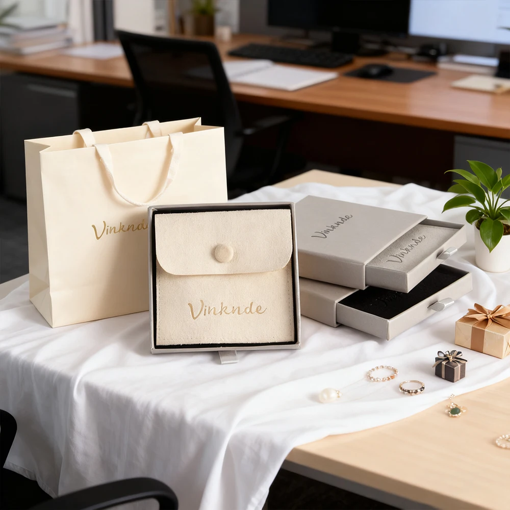 

Золотая фольга, персонализированный логотип, подарочная бумага, горка, картонные коробки, сумки-защелки, сумка, ювелирные изделия, кольцо, серьги, ожерелье, посылка, ящик