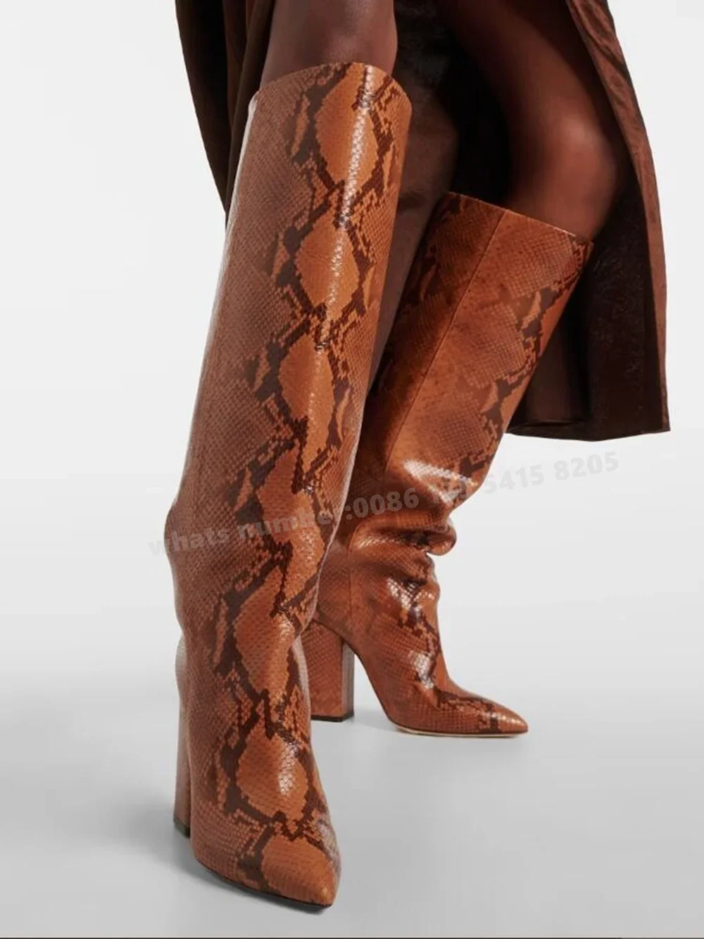 

Сапоги до колена на массивном каблуке из змеиной кожи, коричневые женские сапоги без шнуровки на высоком каблуке с острым носком, зима 2024, новейшая теплая повседневная обувь