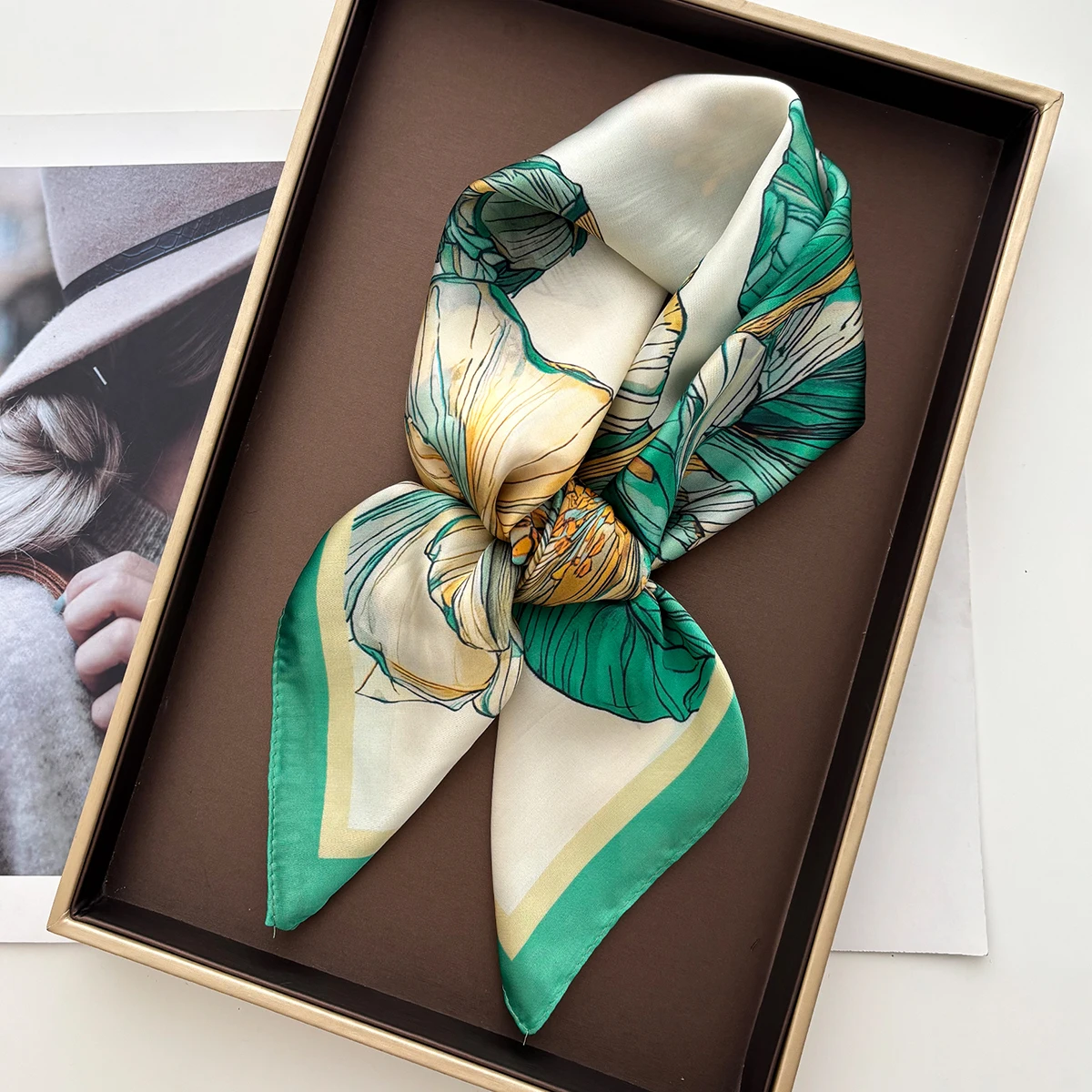 Eleganter Blumen-Seidenimitat-Schal für Damen, quadratische Haarbänder, Foulard, weibliches Bandana, Halstuch, Stirnbänder, Neu 2026 – Detail 6