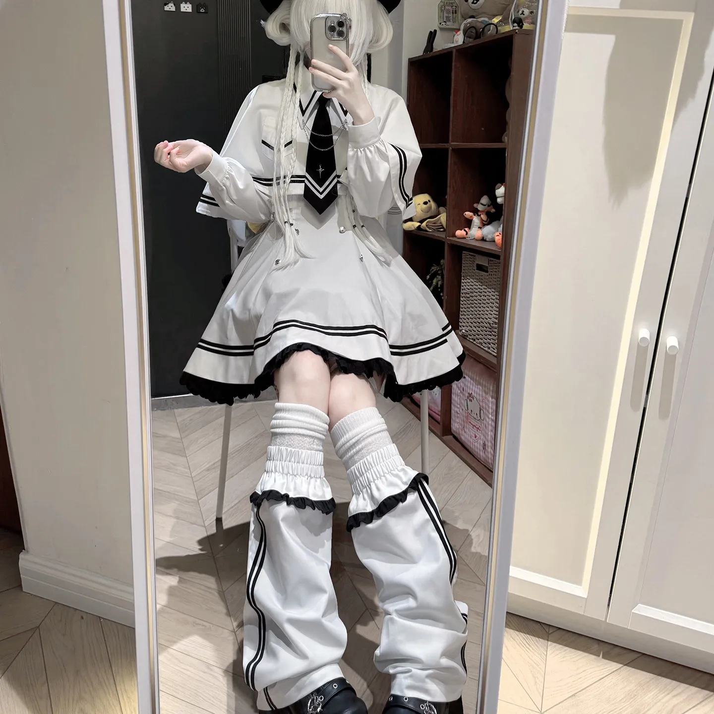 Japanese Gothic Subculture Four-piece Set Long Sleeve White Sailor Suit Dress Spice Girls Leg Warmer Elegant Cloak Black Bow Tie