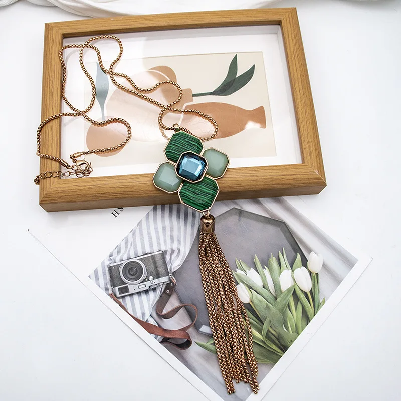 Spring Medieval Flower Green Elegant Tassel Necklace Chain Natural Malachite Stone Temperament High-end Long Chain for Women