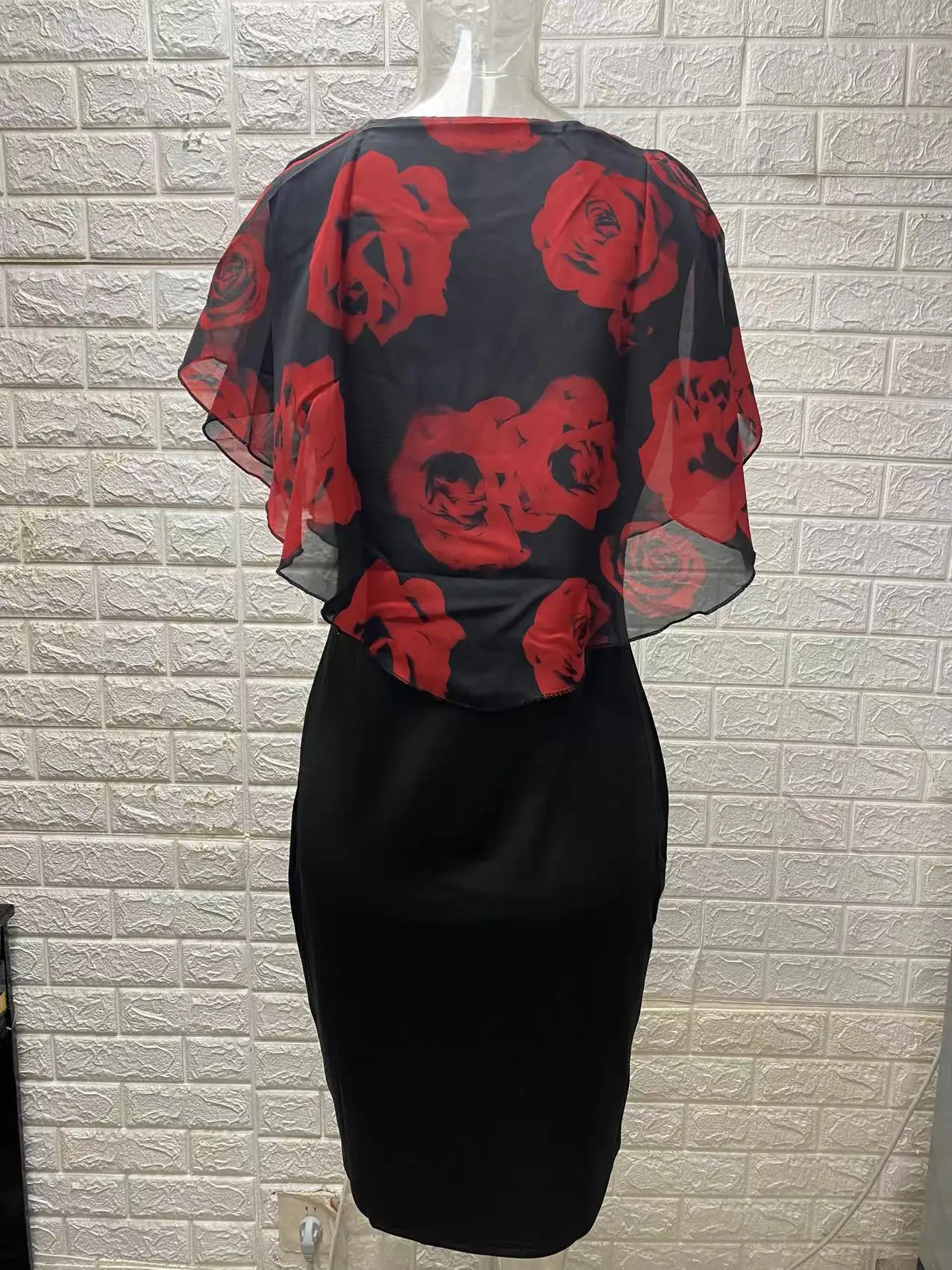 New Spring and Summer Fashionable and Personalized Rose Print Shawl Women's Plu… - Image 4