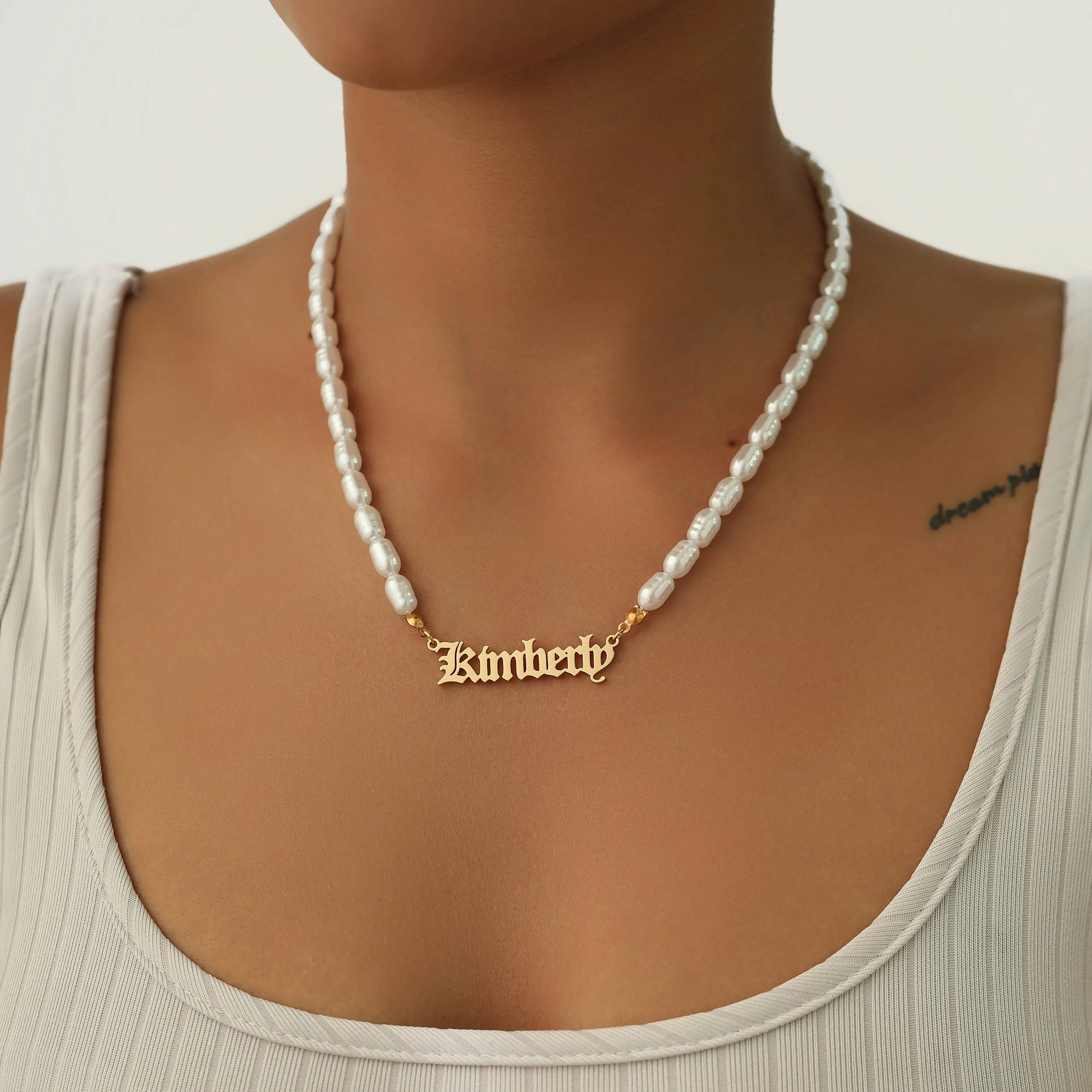 

Custom Name Thread Pearl Necklace Personalized Stainless Steel Handwritten Script Nameplate Gold Customized Pendant Gift for Mom