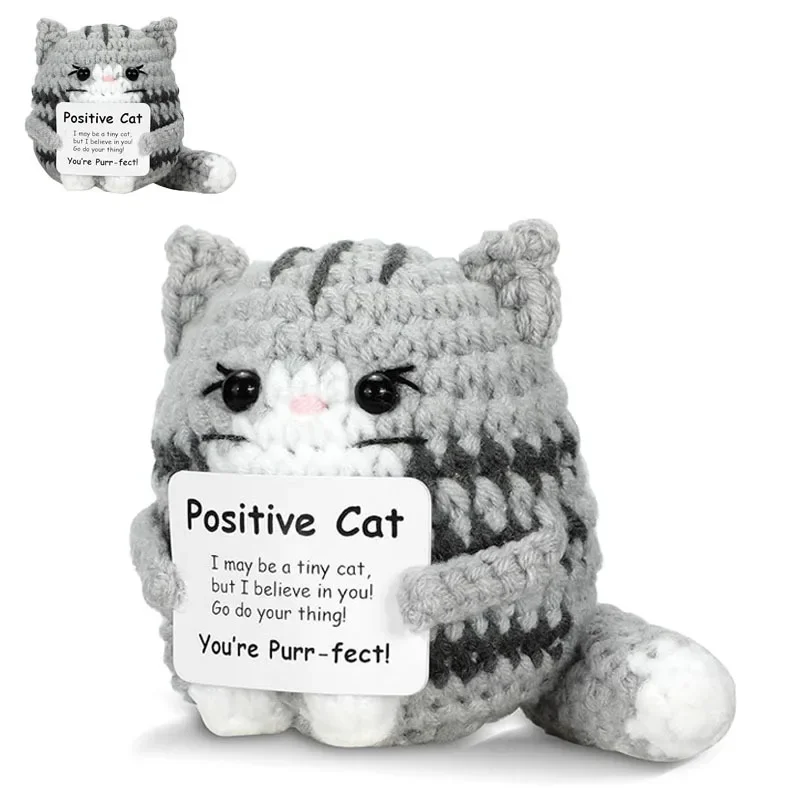 Nuevo adorno de muñeca de gato de ganchillo, decoración de la habitación del hogar, muñeca de gato de energía positiva tejida hecha a mano con tarjeta, regalos de fiesta de Navidad