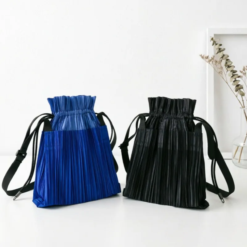  Pleated Drawstring Shoulder Crossbody Bag Simple Casual Fashion Color-Block Lightweight Handbag Adjustable Drawstring Bag