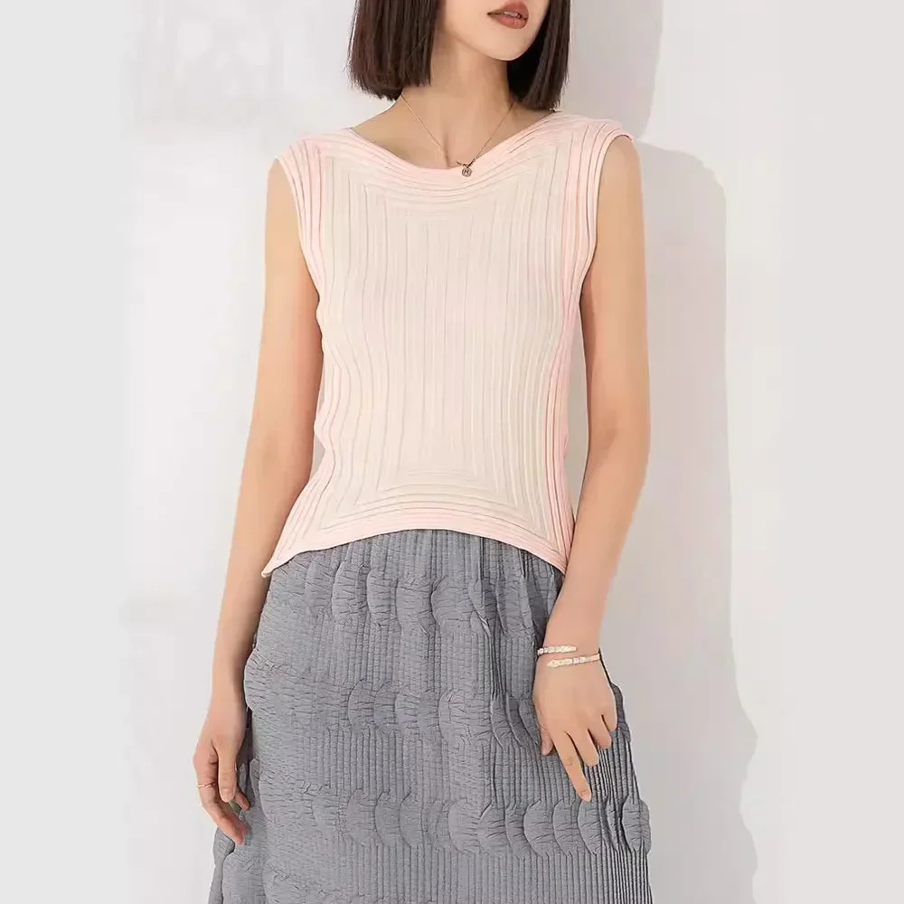 Miyake 2024 Summer New Sleeveless Round Neck Top Women's Fashion Versatile Contrast Color Knitted T-Shirt