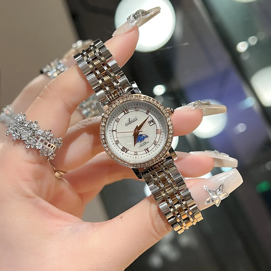 

New Luxury Exquisite Women Quartz Watch Business Fashion Casual Round Rhinestone Quartz Watch Gift For Friends Family