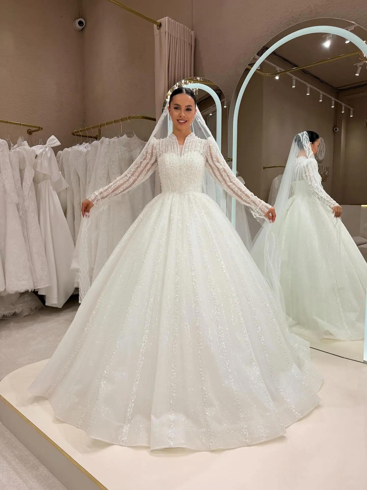

Customized Luxurious Sparkling Regal High Neck Ball Gown Wedding Dress with Cathedral Train Bridal Gown Vestidos De Novia