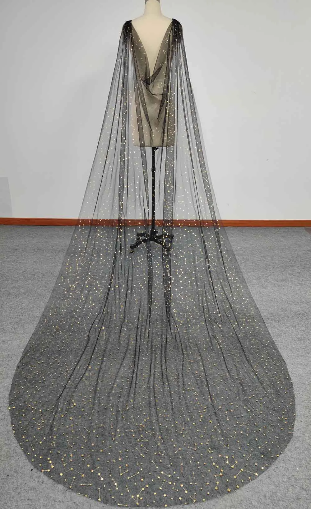 Capa de casamento personalizada com fotos reais, com tule preto e estrelas douradas, jaqueta bolero de noiva de 3 metros de comprimento para noiva