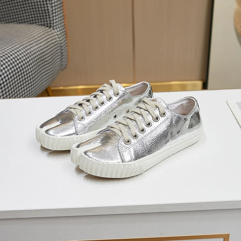 

New Fashion Women Flats Genuine Leather Silver Fashion Split Toe Shoes Personalized Party Walking Shoes Zapatos Sneakers
