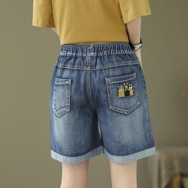 Pantalones cortos de mezclilla con agujero bordado de gato de dibujos animados para mujer, ropa informal, cintura elástica dulce, pantalones vaqueros de verano, U141