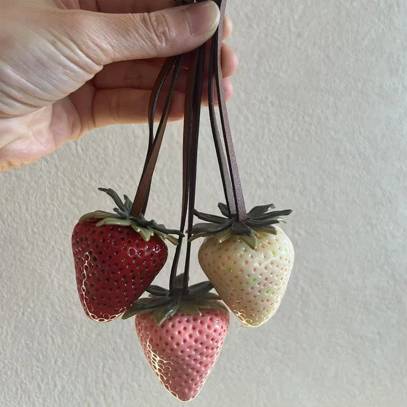 Cute Resin Strawberry Bag Charm Keychain 3D Simulation Fruit Pendant for Bag Car Decoration Couple Hanging Ornament