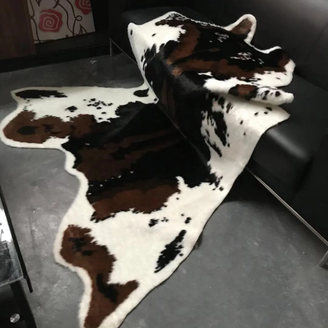 Large Cow Print Rug Faux Soft Plush Skin Carpet Animal Print Furry Area Rug Non-Slip Bedside Mat for Living Room Bedroom