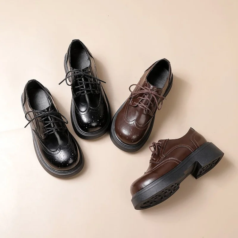 

Новые весенне-осенние черные лоферы на толстой подошве в британском стиле. Женские кожаные туфли на плоской подошве со шнуровкой.