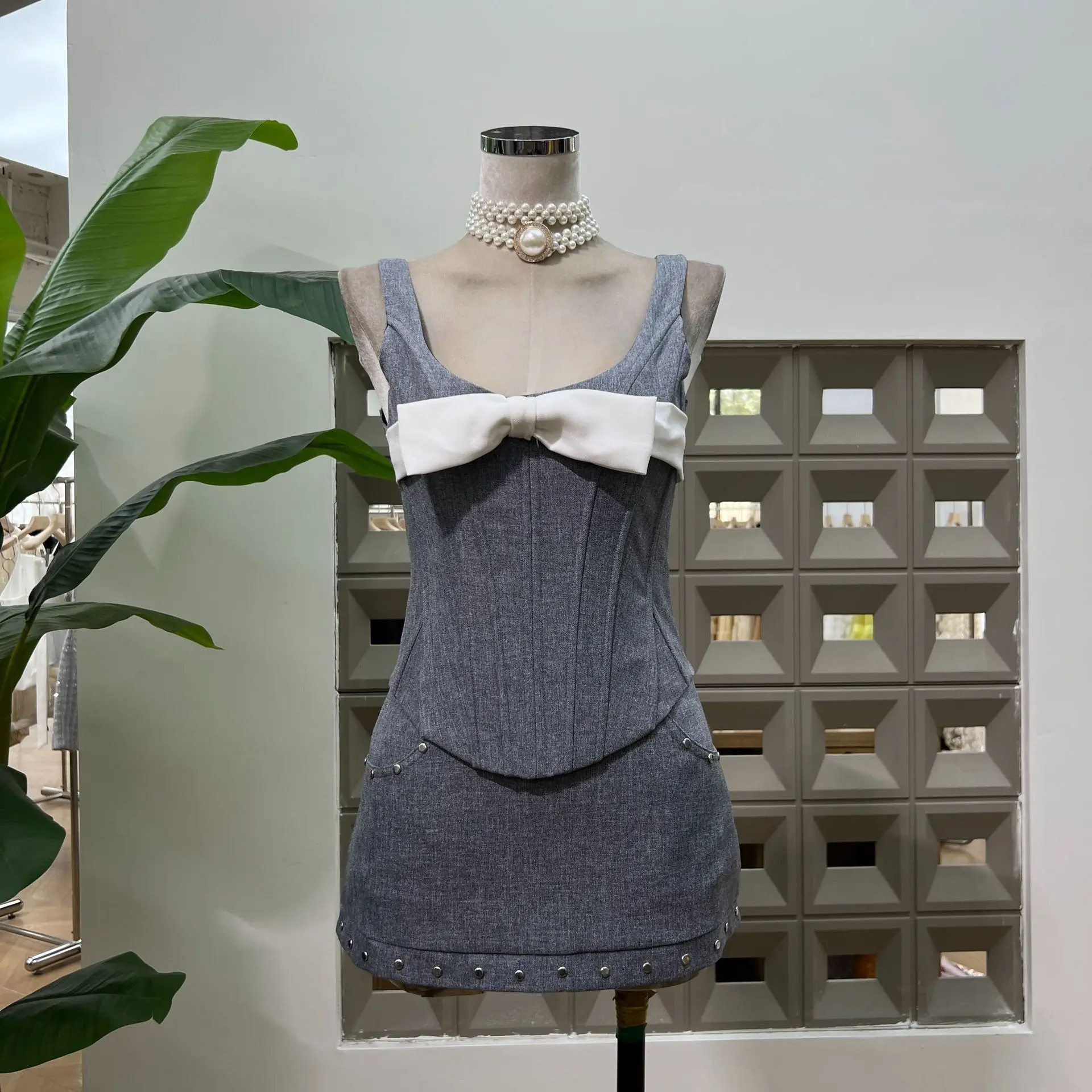 

Grey Womens Two Peice Sets Fashion Sleeveless U-neck Bow Lace-up Top + High Waist Rivet Mini Skirts Sets Elegant Women's Suits