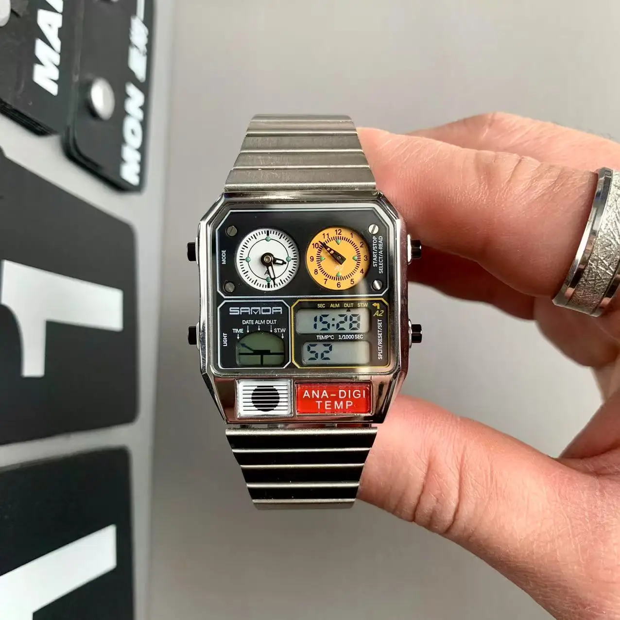 

Квадратные часы в стиле ретро, мужские многофункциональные спортивные часы на открытом воздухе, ультратонкие стальные водонепроницаемые часы-будильник, электронные часы с двойным дисплеем