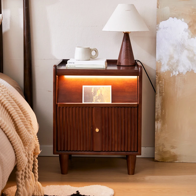 

Mid Century Retro Nightstands Vintage Metal Handle Luxury Aesthetic Nightstands Elegant French Mesita De Noche Bedroom Furniture
