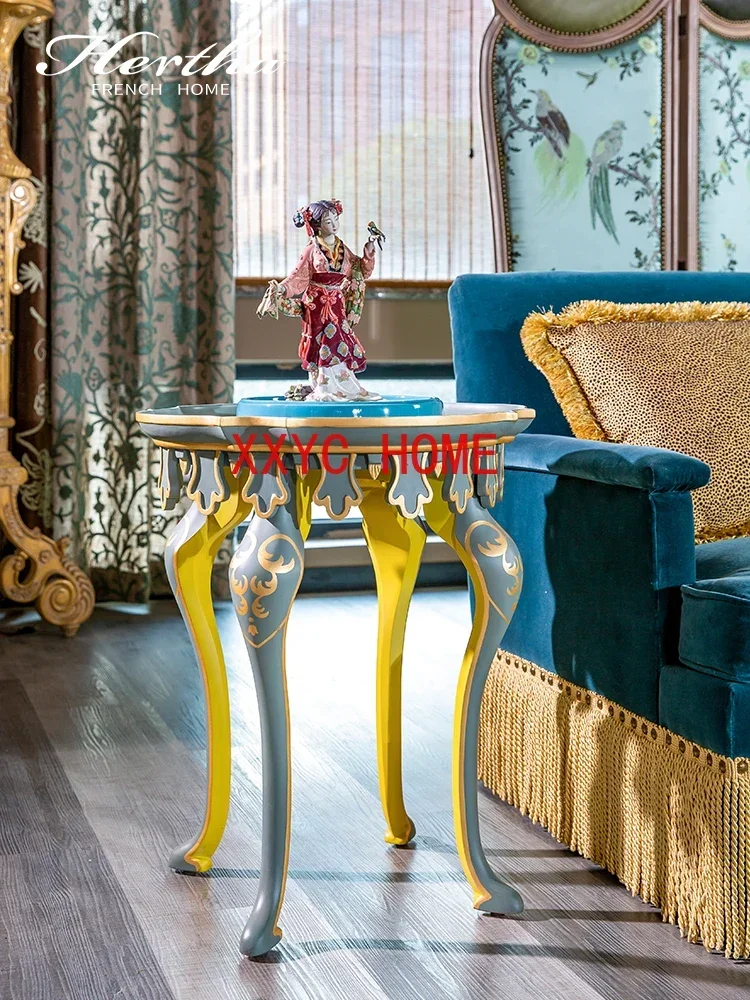 

Угловой столик с золотой росписью, роскошный ретро-оригинальный приставной столик контрастного цвета, резьба по дереву