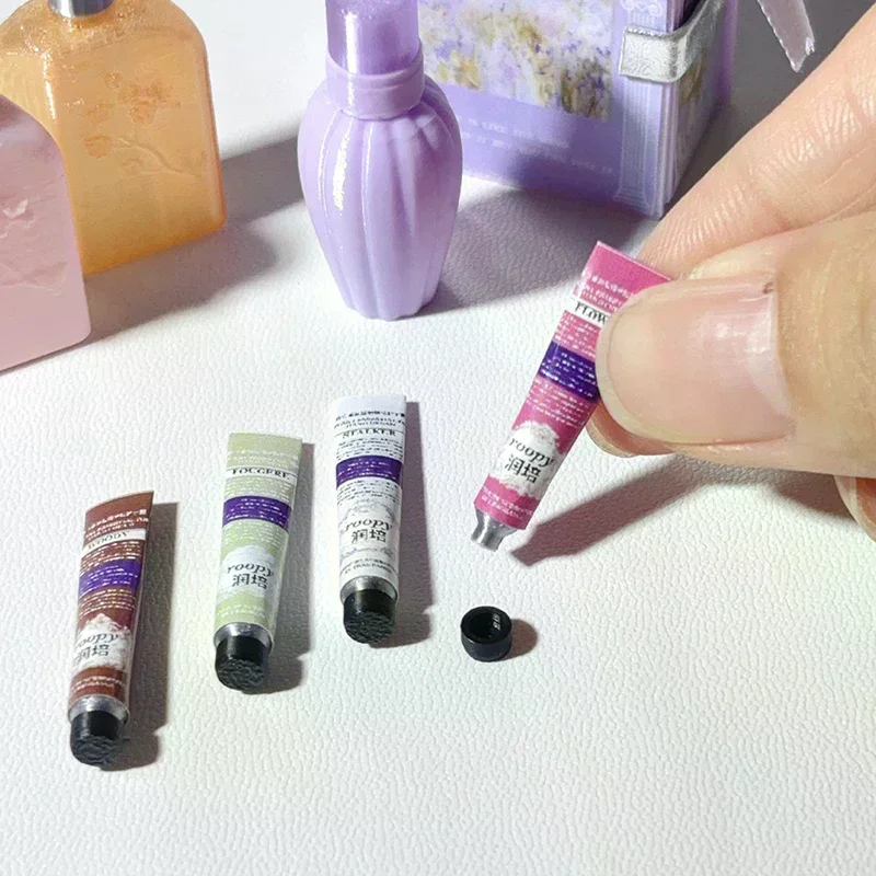 2pcs Dollhouse Miniature Hand Cream Makeup Scene Decor Doll House Accessories Mini Beauty Props