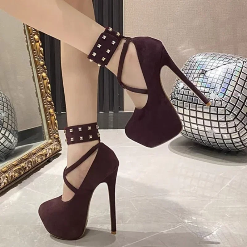 Scarpe da donna con tacco super alto e plateau, rivetti, tendenza, elegante, sexy, tacco a spillo, Lolita, spogliarellista, matrimonio, sposa, festa, lusso, rosso