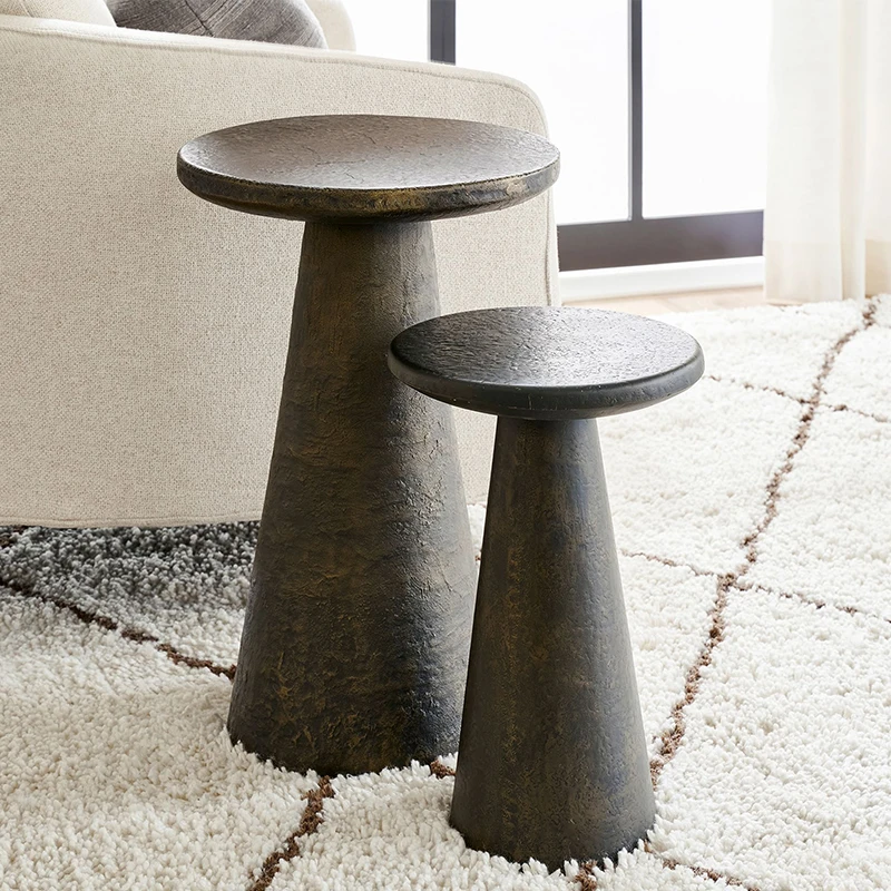 

Небольшой журнальный столик в стиле ретро в гостиной, простой американский ретро-стиль, небольшой чайный столик на балконе в маленькой квартире