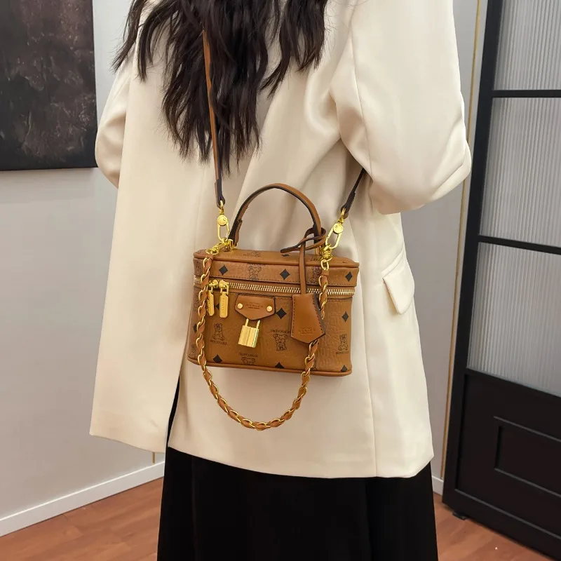

Fashionable Business Commuter Leather Handbag With Solid Color And Trendy Design For Ladies Activities