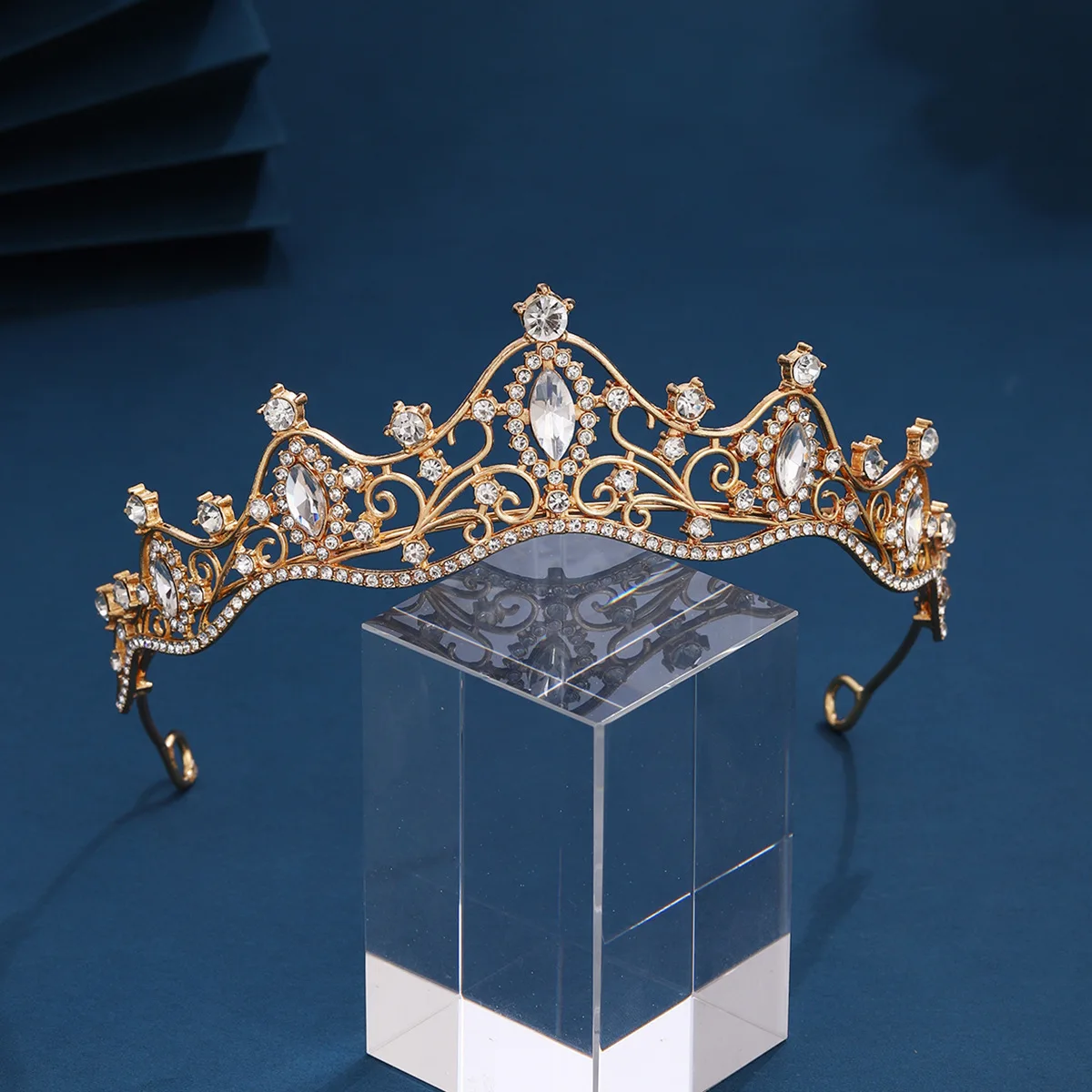 Copricapo della sposa - Corona. Matrimonio. Lussuose e dei dollari. Accessorio per capelli da sposa. Cerimonia del 18° compleanno in arrivo. Corona ac