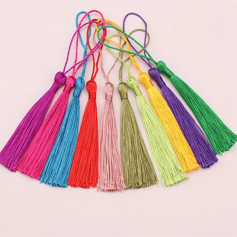 100 ชิ้นพู่บุ๊คมาร์คพู่ Silky Handmade Soft Craft Mini Tassels พร้อมห่วงสําหรับเครื่องประดับ DIY ทําอุปกรณ์