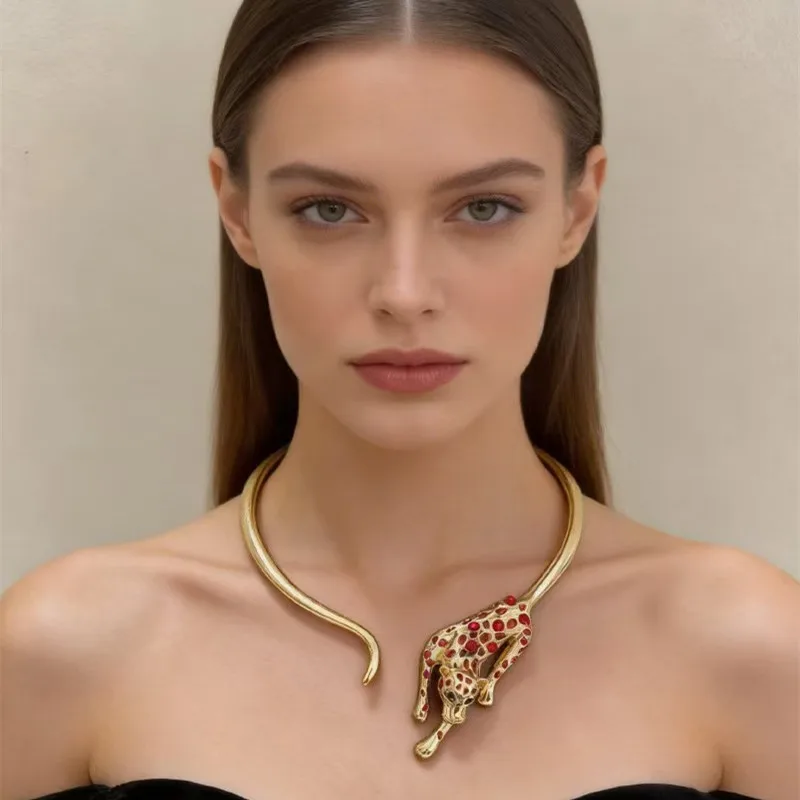 

Original Design Heavy Metal Leopard Necklace for Women Jewelry Open Elastic Clavicle Party Accessory Zircon Oil Drop