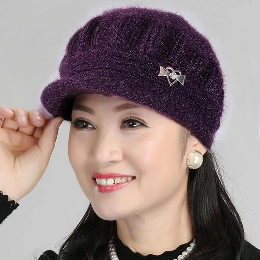 หมวกเบเร่ต์หนานุ่มสำหรับผู้หญิง แฟชั่นอเนกประสงค์ หมวกคุณแม่ กันลม อุ่นสบาย สไตล์เรโทร หมวกไหมพรมแฟชั่นผู้หญิง 1 ชิ้น