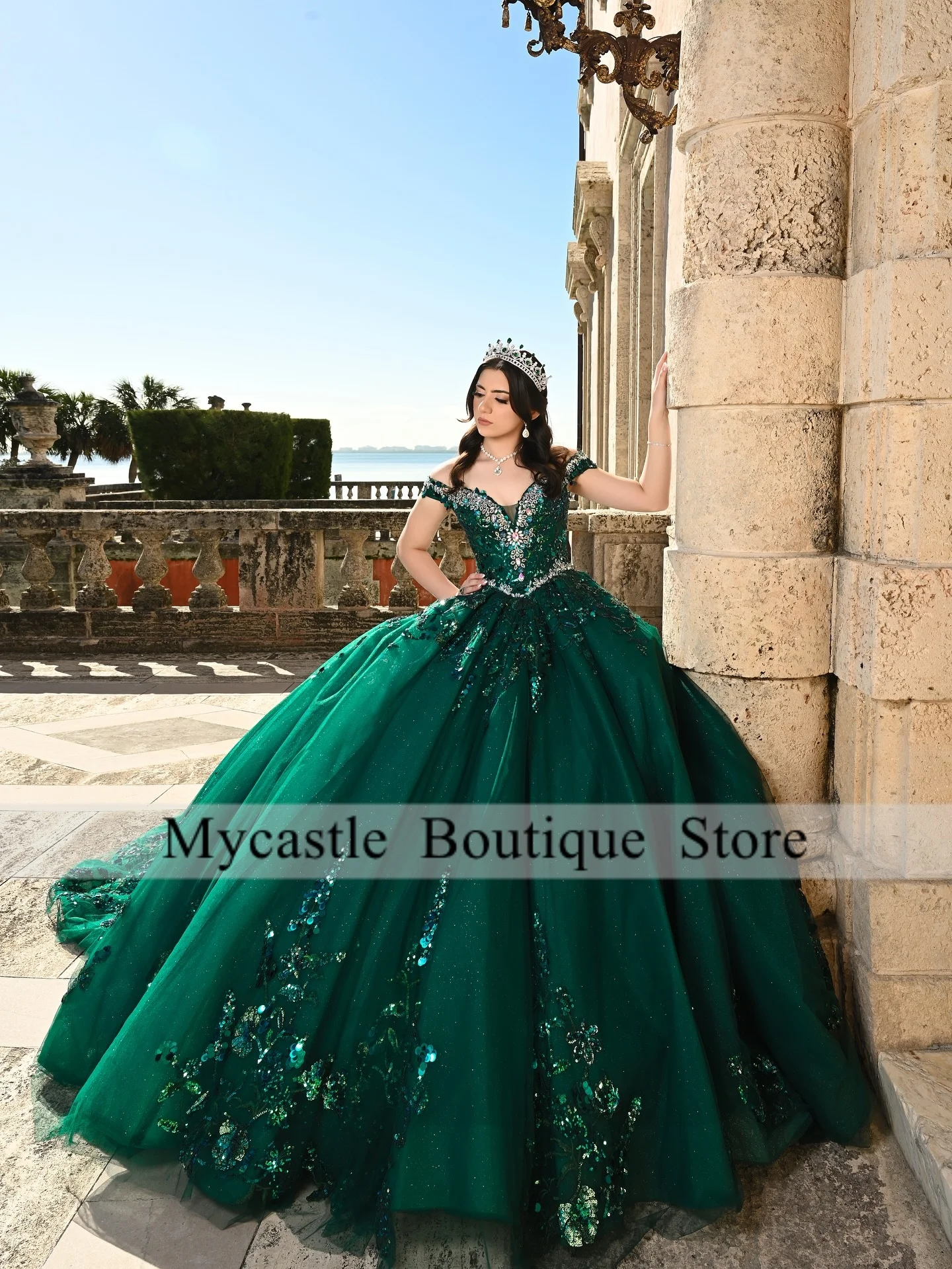 

Shiny Green Quinceanera Dresses Off The Shoulder Ball Gown Sweet 16 Dress Tiered Appliques Beads Birthday Party Dress Customized