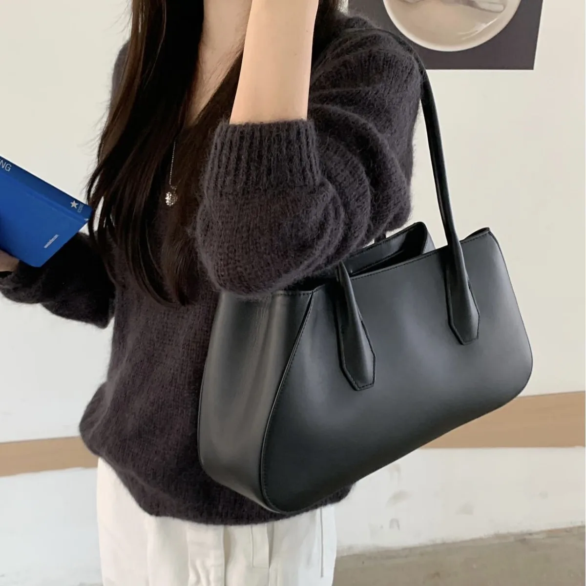 

Niche Design Women's Large-Capacity Genuine Leather Bag, Versatile Tote, Minimalist Casual Underarm & Shoulder Handbag