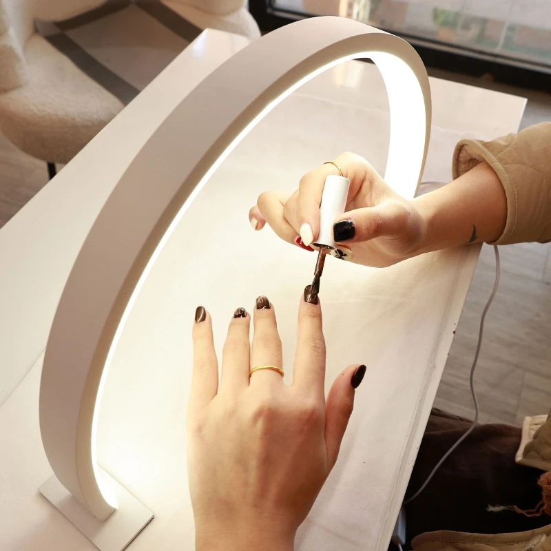 مسمار مصباح الجدول مصباح نصف القمر U على شكل مسمار مصباح صالون تجميل بسيط LED الجدول مصباح مسمار الفن معدات مسمار المساعدة