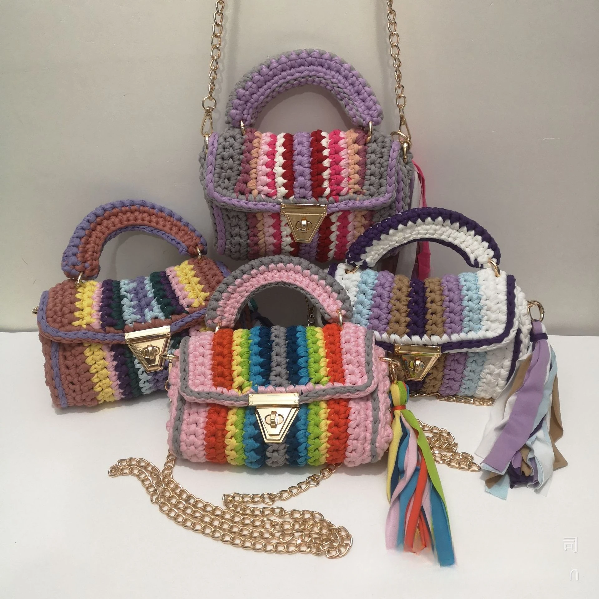 

2024 new rainbow color Hyunya cloth strip bag contrasting color hand-woven women's crossbody chain small square bag