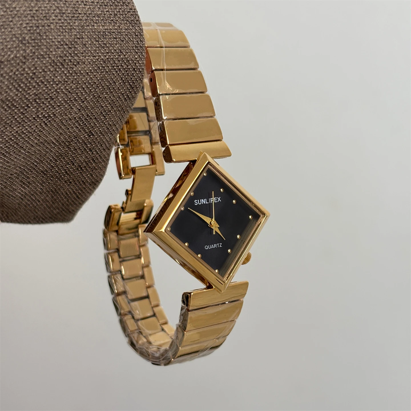 Original gift diamond-shaped small gold watch female irregular design retro style fashion bamboo exquisite watch ladies gift