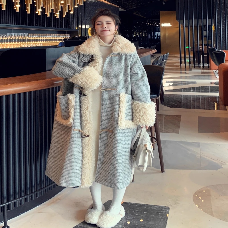 

2025 Winter Women Plaid Wool Coat with Horn Buttons Lamb Fur Thickened Long Trench Jacket